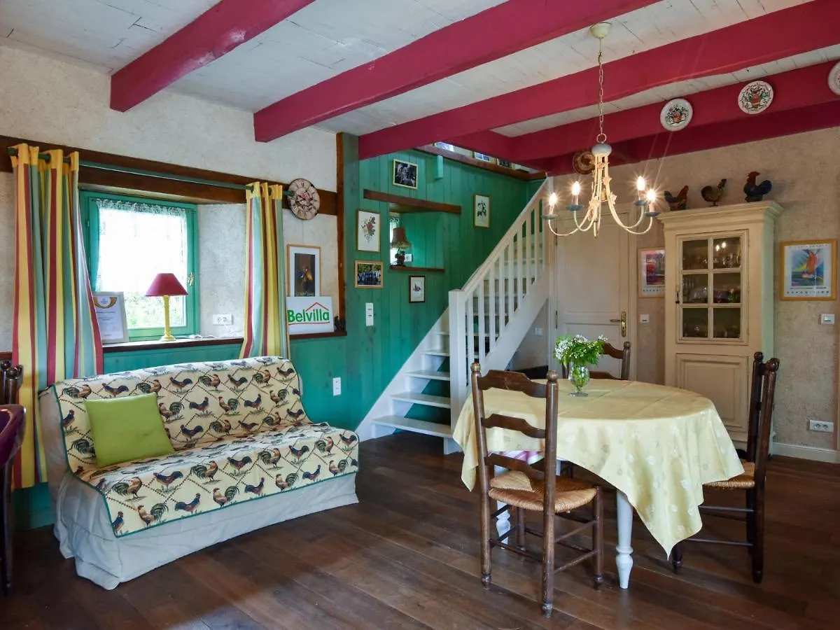 Cosy Holiday Home With Terrace Near Quimperl Coatviller
