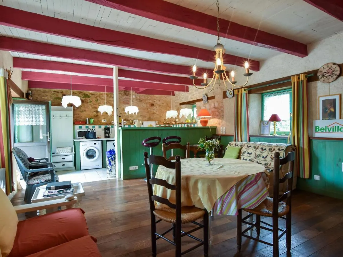 Cosy Holiday Home With Terrace Near Quimperl Coatviller França