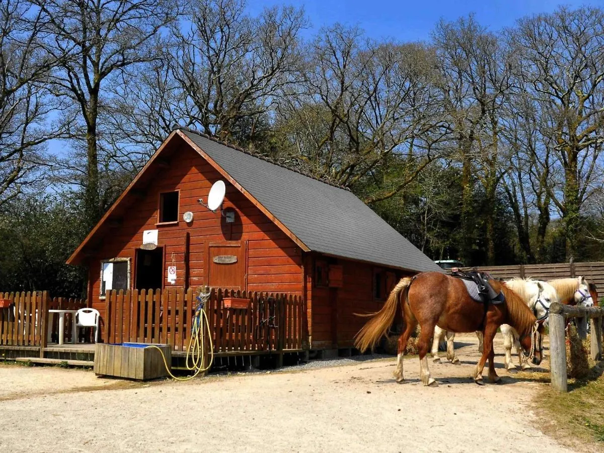 Cosy Holiday Home With Terrace Near Quimperl Coatviller